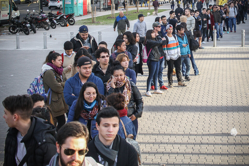 La desocupación entre personas de 14 a 29 años duplica la tasa general. (Fuente: Leandro Teysseire)