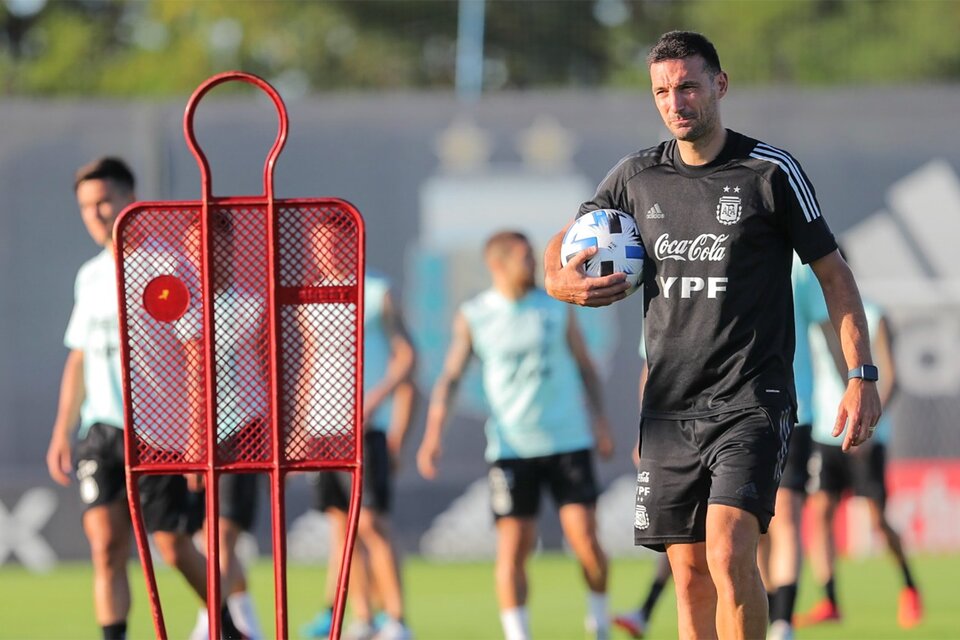 Scaloni llegó al país este viernes para preparar la acción de fin de mes (Fuente: NA)