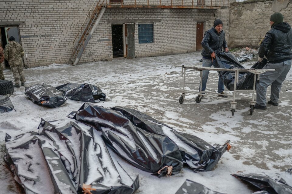 Muertos en la ciudad de Mikolaiv, bombardeada por primera vez el viernes. (Fuente: AFP)