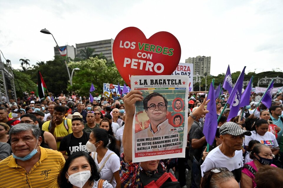 Simpatizantes de Petro durante el cierre de campaña en Cali. (Fuente: AFP)