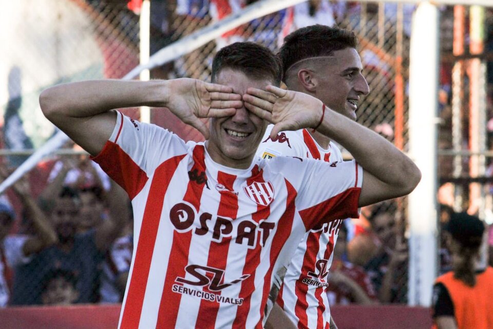 Diego Polenta festeja el primer gol de Unión (Fuente: NA)