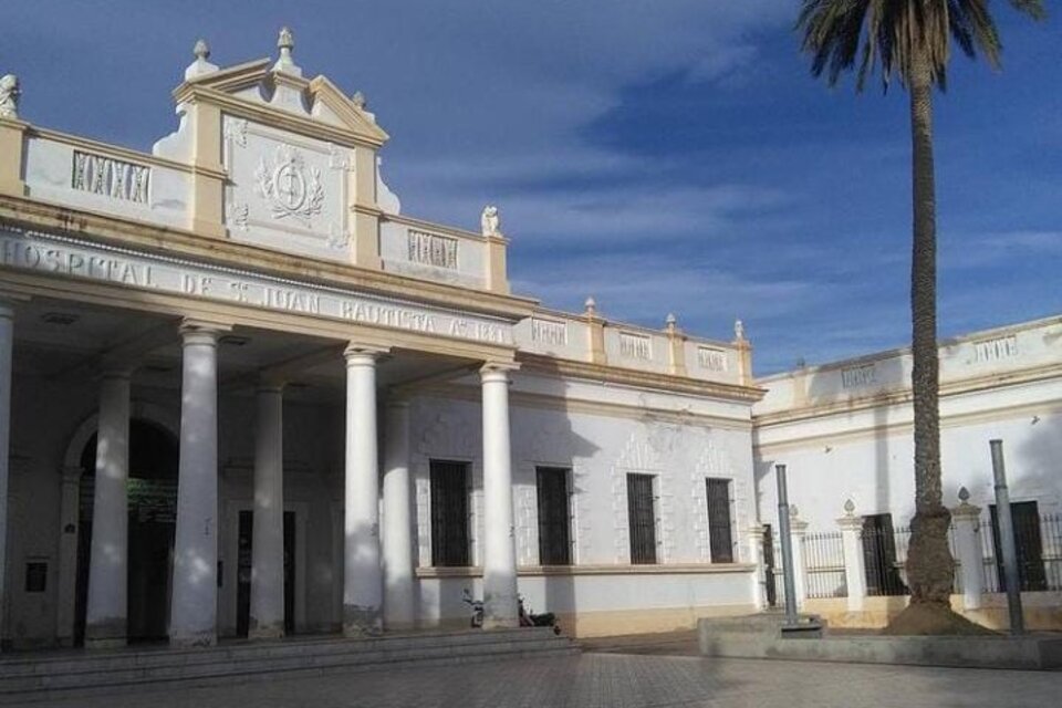 Edificio del viejo hospital San Juan Bautista, hoy escuela Ponferrada.