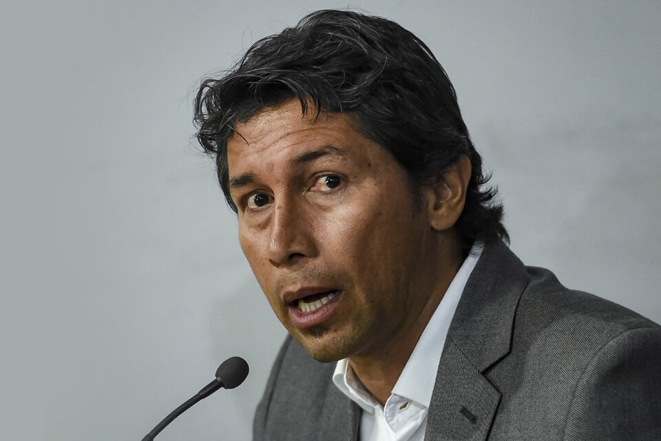 Jorge "Patrón" Bermúdez, hombre de confianza de Román Riquelme, respondió con dureza a las críticas de Mauricio Macri.