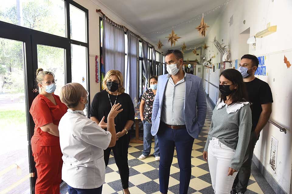 Martorano inauguró el vacunatorio en el geriátrico provincial.