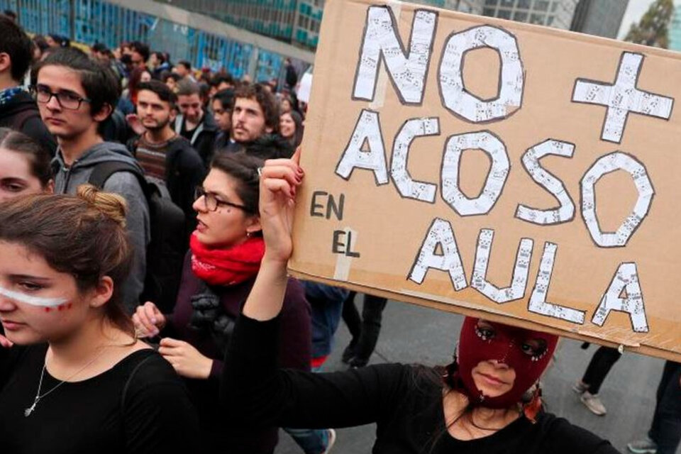 Chile: cientos de adolescentes marcharon contra el acoso sexual en los colegios (Fuente: EFE)