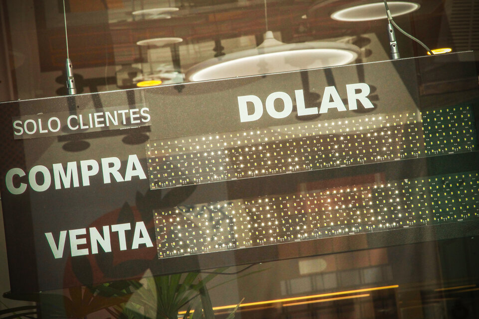 El dólar blue cerró en 202 pesos y el Banco Central vendió reservas. (Fuente: Jorge Larrosa)