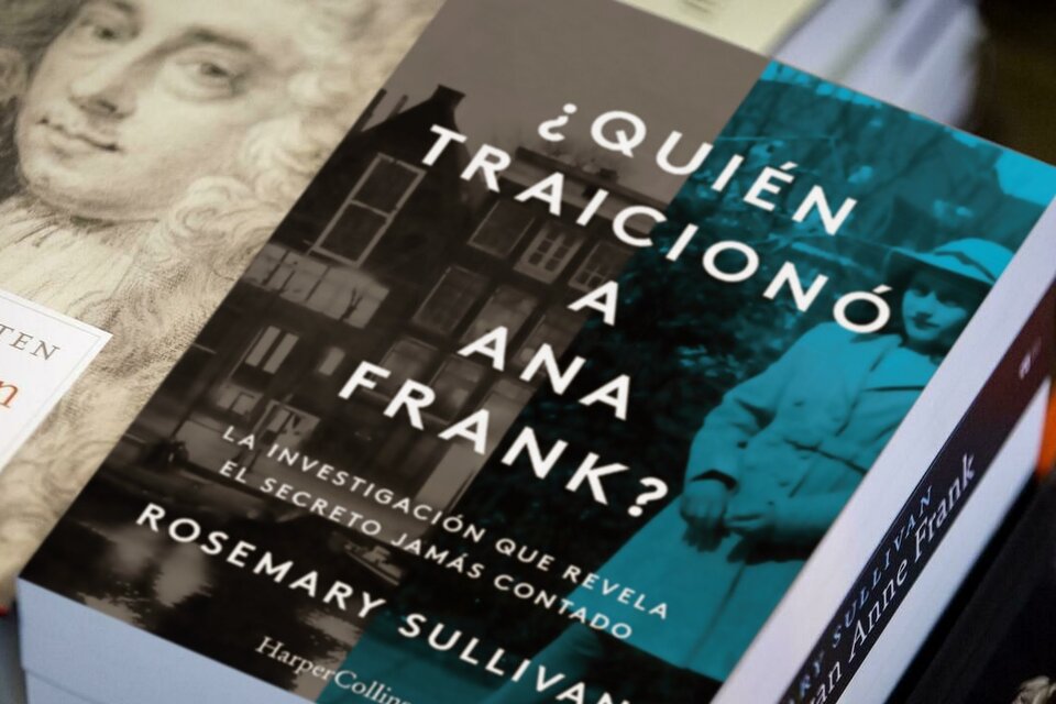 El libro "¿Quién traicionó a Ana Frank?" fue retirado de las librerías.