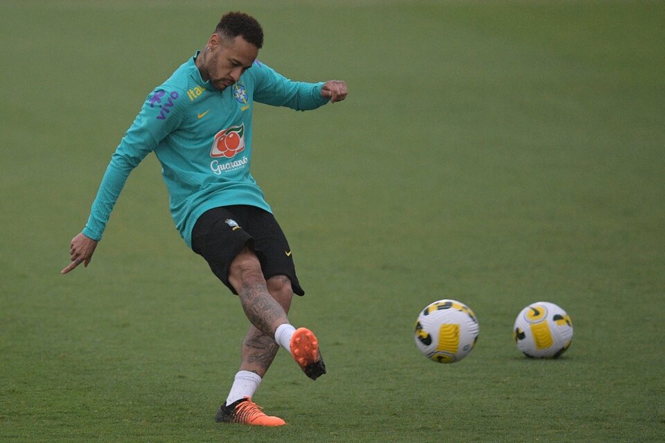 Neymar regresa para el partido de Brasil ante Chile (Fuente: AFP)
