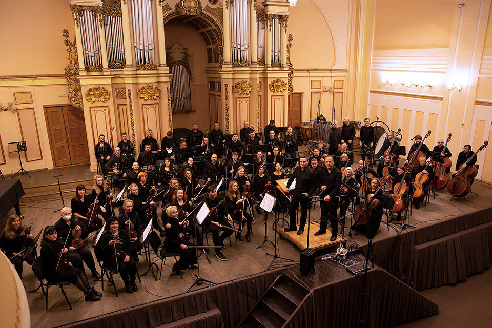 Con dirección de Francisco Varela, la Orquesta de Lviv grabó cinco obras sinfónicas de César Franck. 