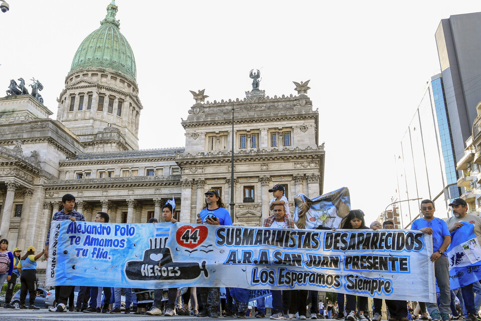 Macri está acusado de ordenar que la AFI vigilara a los parientes  de los submarinistas para que le anticipara cuáles serían sus movimientos y reclamos. (Fuente: NA)