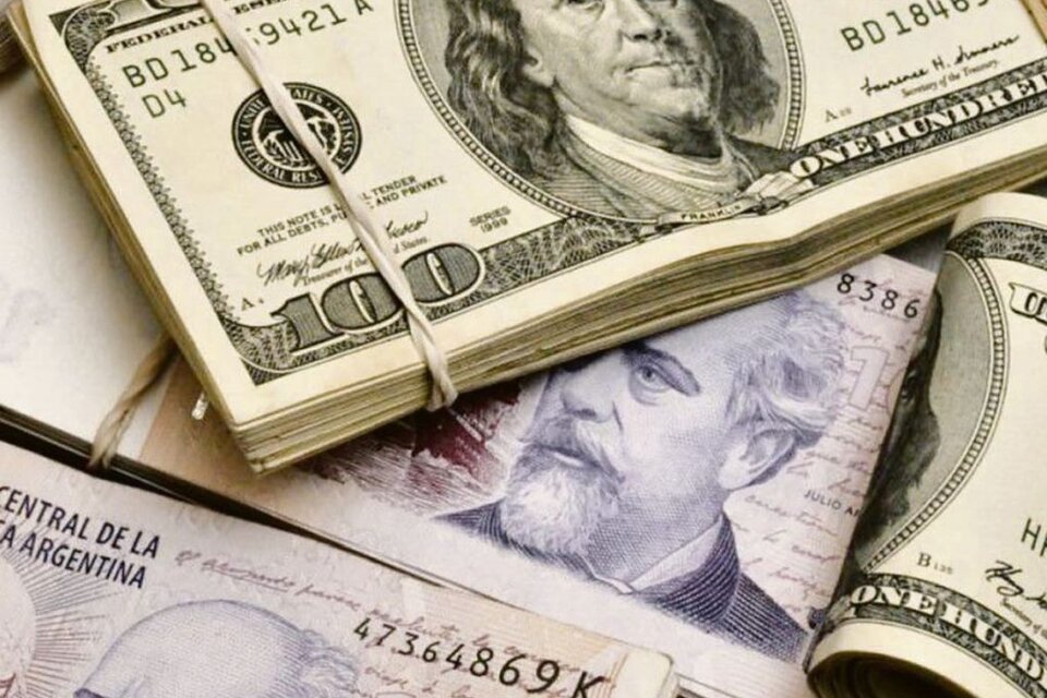 La dolarización implicaría una fortísima devaluación inicial que pulverizaría los ingresos de trabajadores y jubilados.