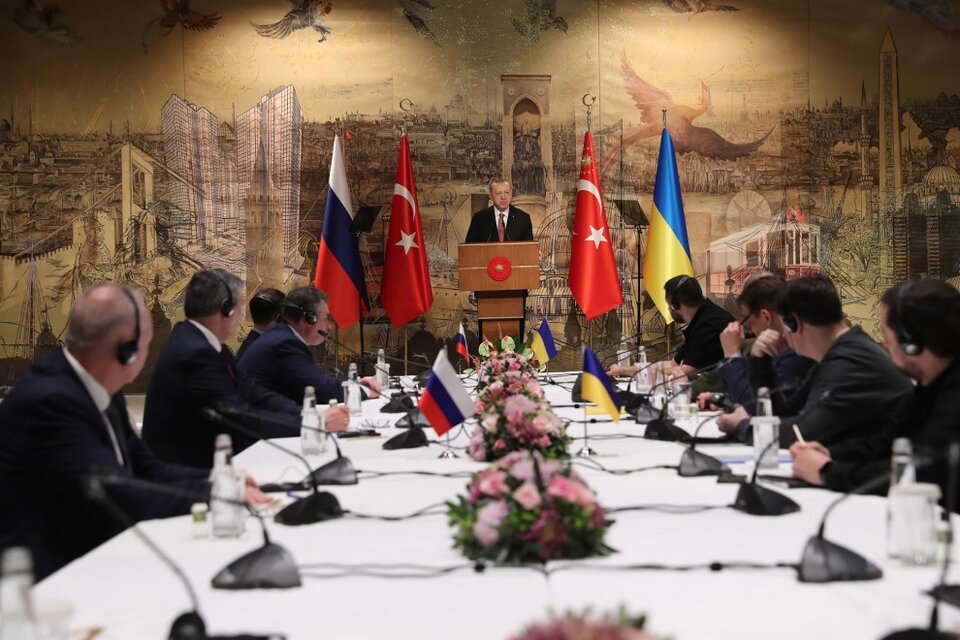 El presidente turco Recep Tayyip Erdoğan abre la ronda de negociaciones. (Fuente: EFE)