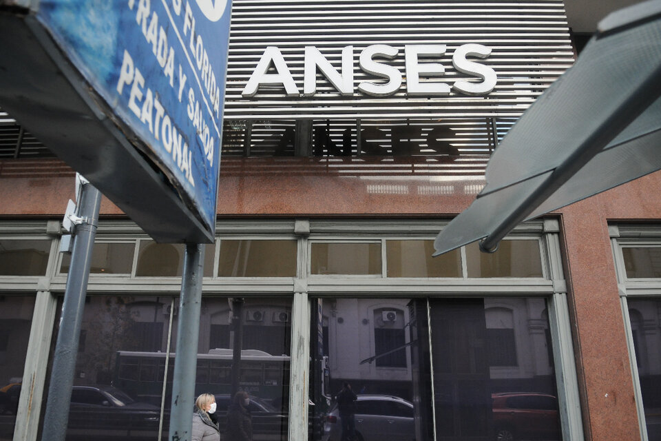 En 2021 la Anses entregó cuatro bonos a los jubilados de menores ingresos. (Fuente: Leandro Teysseire)