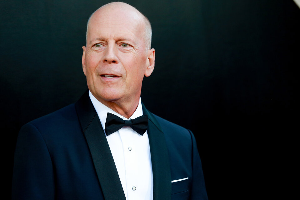 Bruce Willis tiene afasia y deja de actuar.