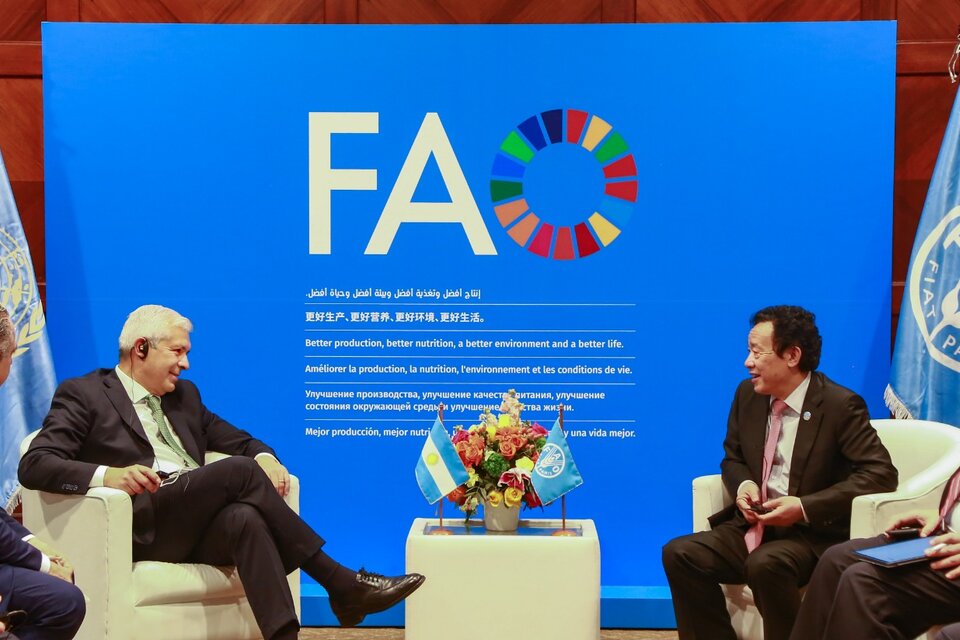 Domínguez junto al Director General de la FAO, Qu Dongyu
