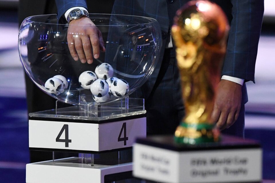El sorteo de grupos es, para muchos, la primera fecha que se juega en el Mundial (Fuente: AFP)