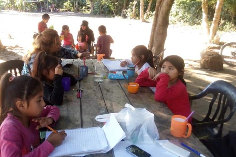 En Orán, lxs comunicadorxs populares son quienes posibilitan el acceso a la educación a las niñas de las comunidades Ava Guaraníes  