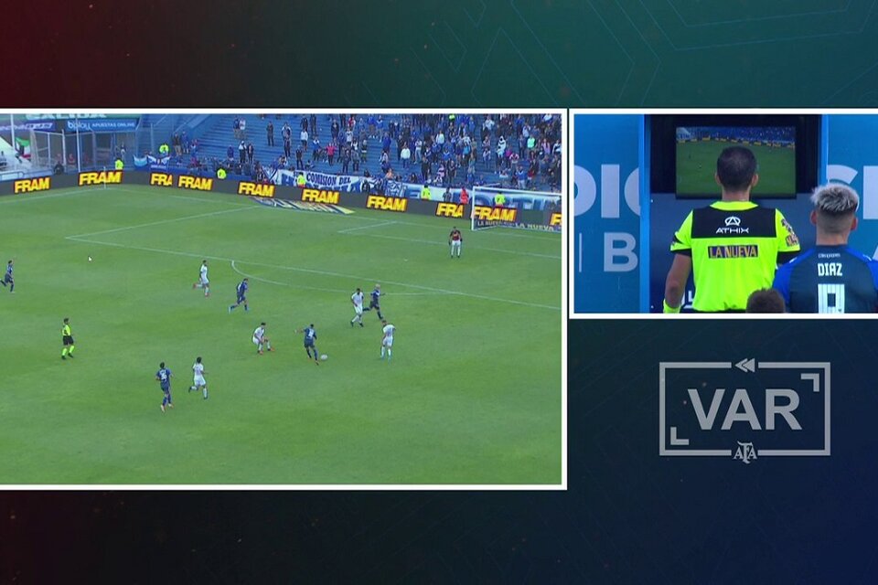 El VAR tuvo inconvenientes en el partido que Vélez le ganó a Lanús (Fuente: Captura de TV)