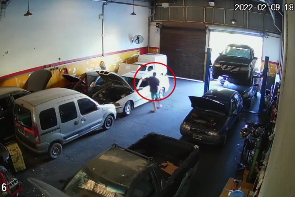 Villa Tesei: detuvieron a un hombre por romper 7 autos en un taller mecánico tras denunciar un robo 