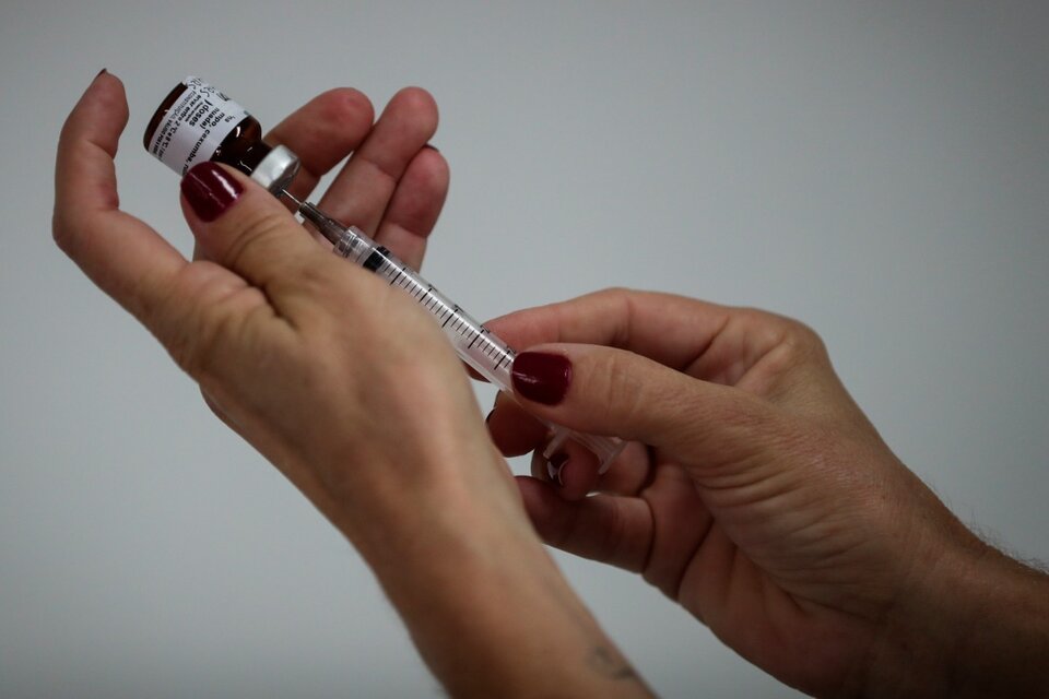 Se vacunó 90 veces contra la covid19 para vender certificados truchos  (Fuente: EFE)