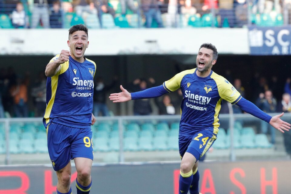 Giovanni Simeone grita su gol 16 en el Calcio para Hellas Verona (Fuente: EFE)