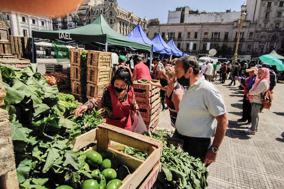 La economía popular supera al empleo privado en nueve provincias (Fuente: Bernardino Avila)