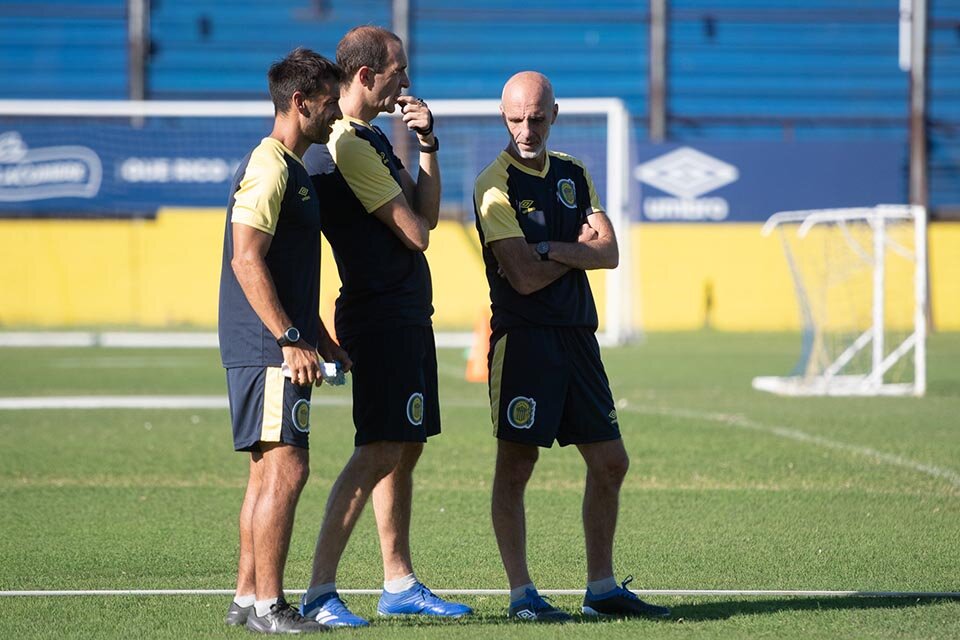 Somoza seguirá probando con variantes en el equipo.