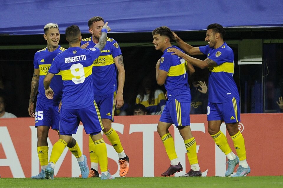 Los jugadores de Boca festejan el primer gol de Benedetto (Fuente: Télam)