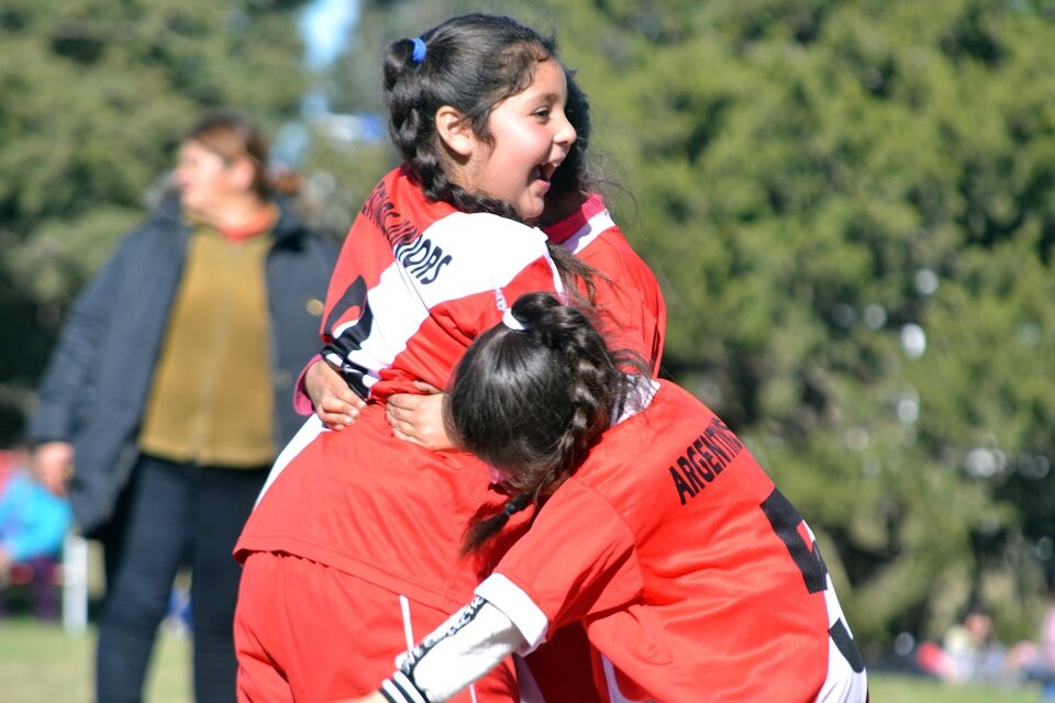 Las jugadoras de Argentinos Juniors, del barrio Las Delicias, no podrán competir (Fuente: Al Toque Deportes)