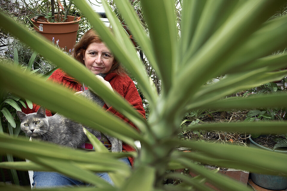 Beatriz Vignoli se define como rescatadora urbanas de plantas abandonadas. (Fuente: Andres Macera)