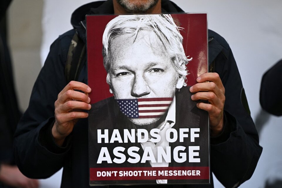 Assange está preso en el Reino Unido desde abril de 2019. (Fuente: AFP)