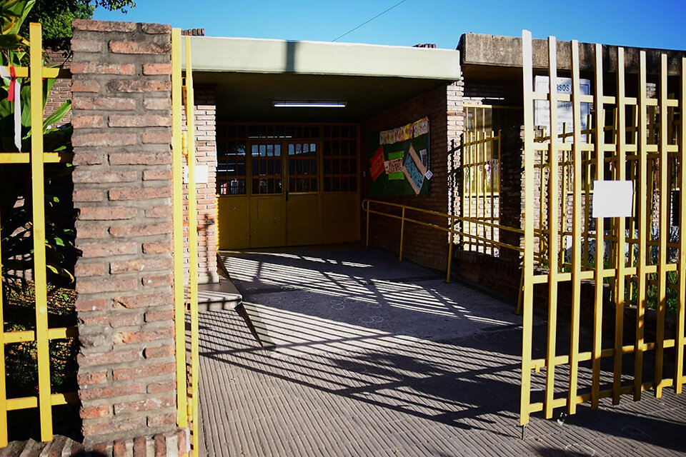 La Escuela Islas Malvinas está ubicada en España y Uriburu.  (Fuente: Sebastián Granata)