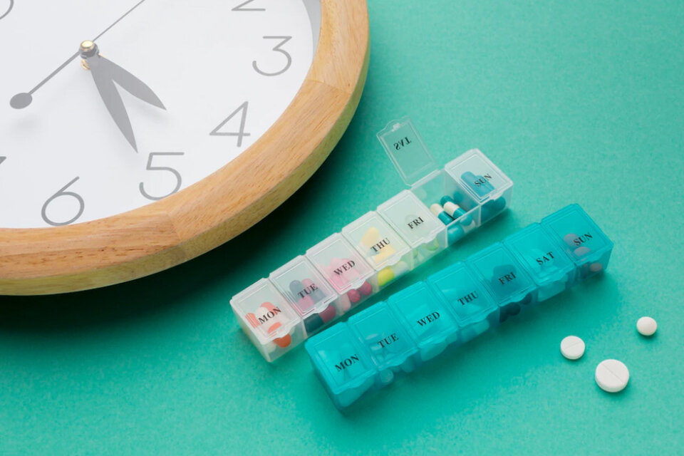 La eficacia de los medicamentos puede estar ligada al horario en que se los toma. (Fuente: Freepick)