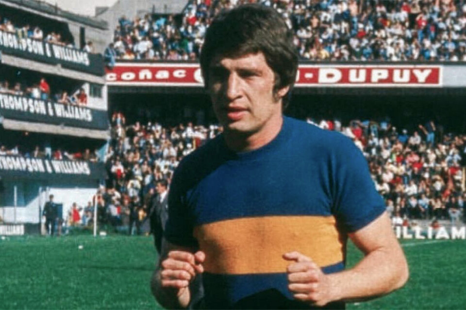 La estampa de García Cambón con la camiseta de Boca.