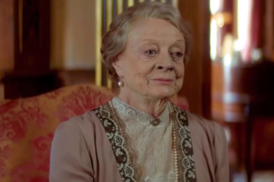 Maggie Smith como la excéntrica matriarca de la familia Crawley.