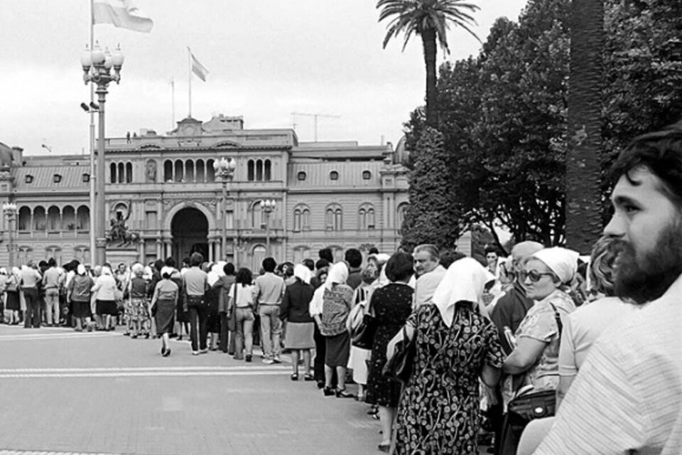 Se cumplen 45 años desde la primera ronda de las Madres de Plazas de Mayo.