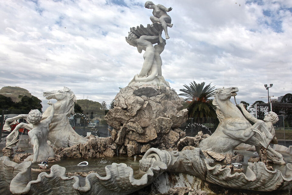 La fuente de Las Nereidas, de Lola Mora, fue inaugurada el 21 de mayo de 1903.