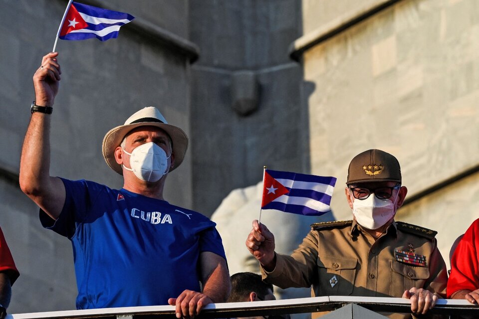 El expresidente Raúl Castro participó en los actos del Día del Trabajador