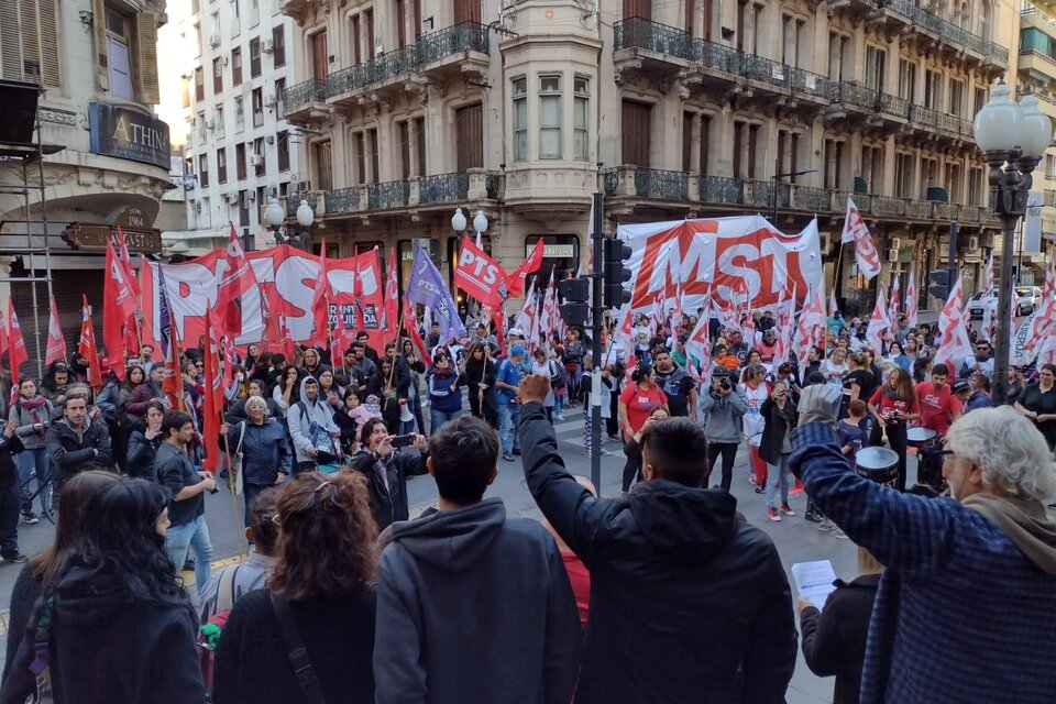 El acto en Corrientes y Córdoba.