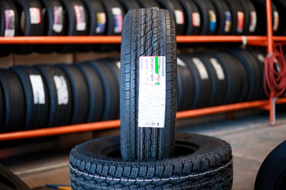 El gobierno intimó a fabricantes de neumáticos por la suba de precios