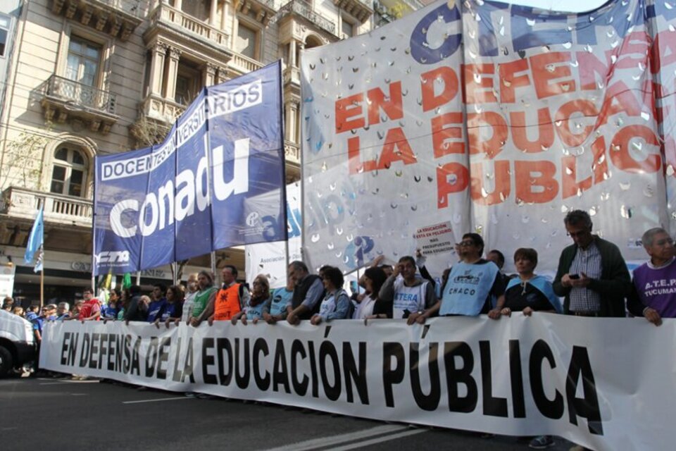 Imagen ilustrativa. Trabajadores y estudiantes rechazan la reforma al Estatuto Docente.