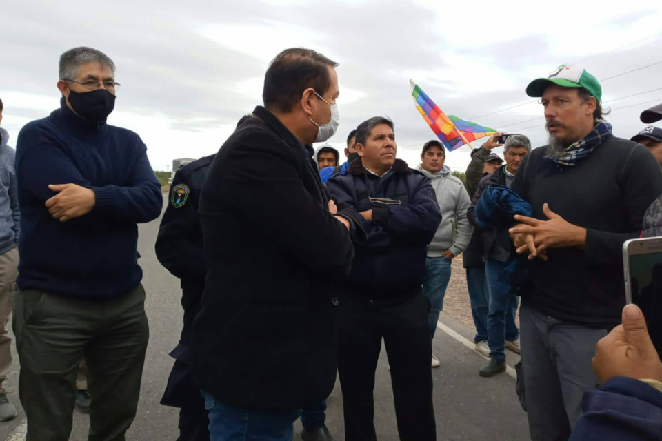 Lucas Tedesco (de gorrita) fue detenido el lunes en una protesta por la liberación de Suárez. 