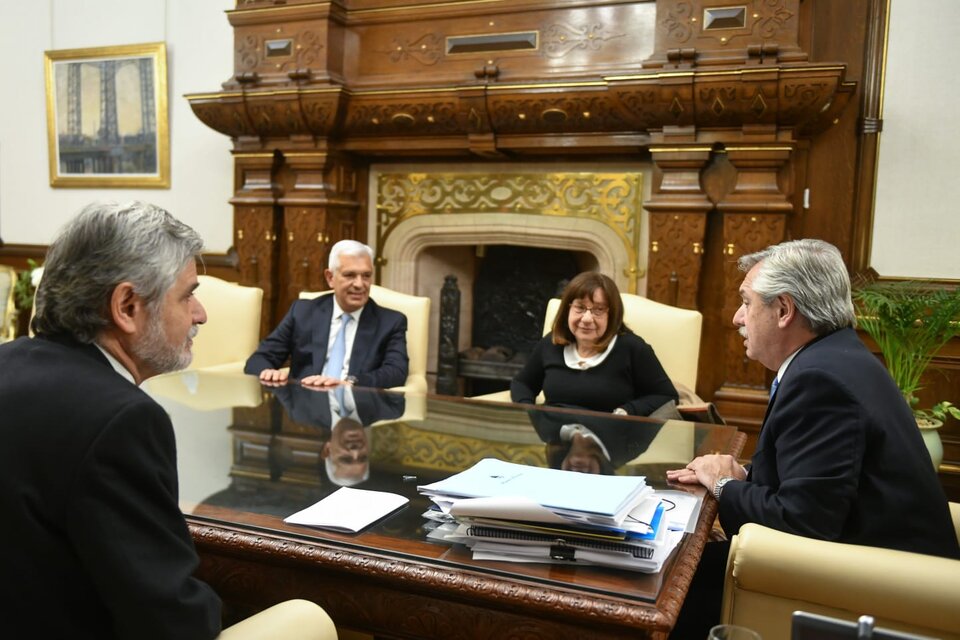 Alberto Fernández, junto a la científica Raquel Chan, Daniel Filmus y Julián Domínguez (Presidencia).