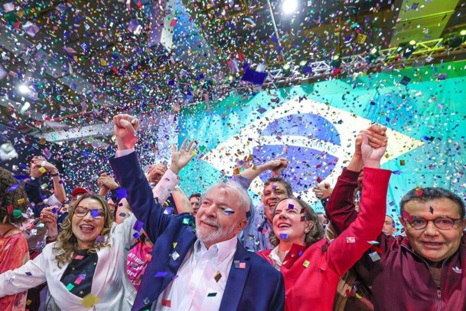 Lula da Silva lanzó su precandidatura presidencial en Brasil. Imagen: @LulaOficial. 
