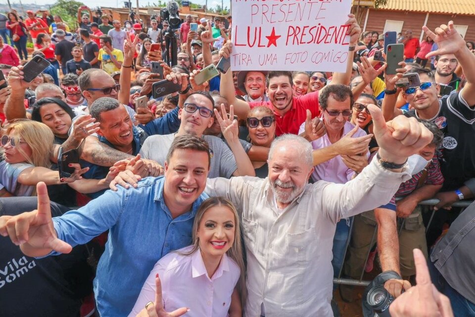 Lula da Silva presentó su precandidatura presidencial en Brasil. Imagen: @LulaOficial. 