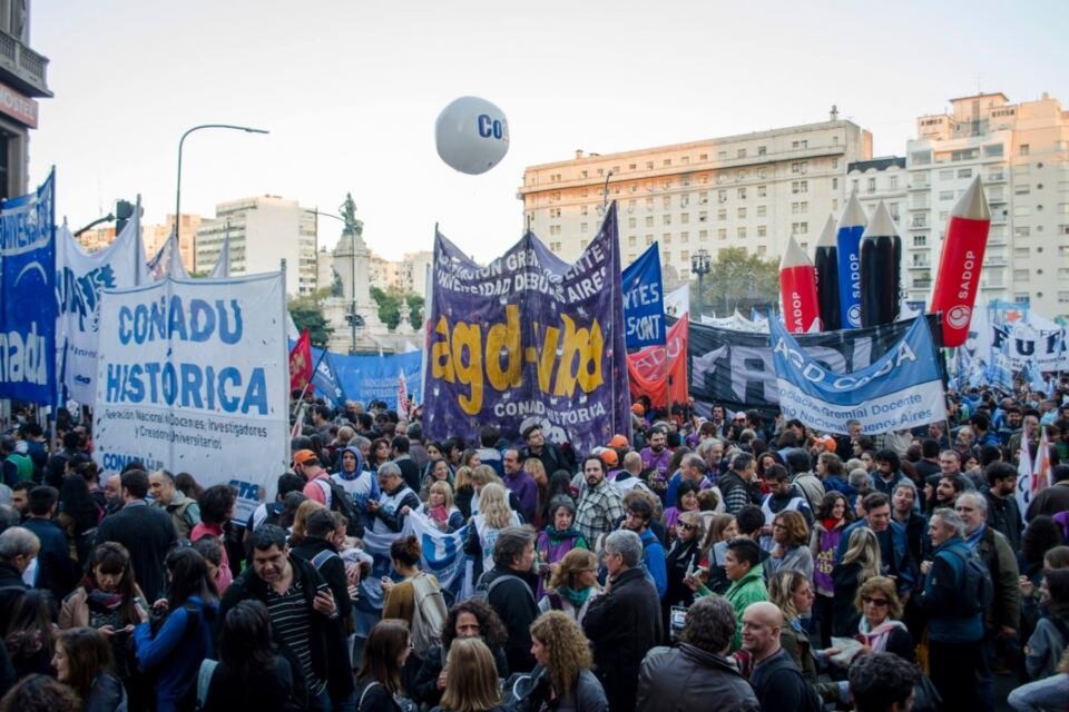 Movilización de gremios universitarios en la Ciudad de Buenos Aires.