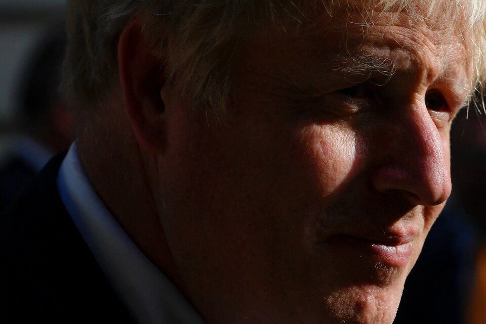 El gobierno de Boris Johnson pierde apoyo entre escándalos y crisis 