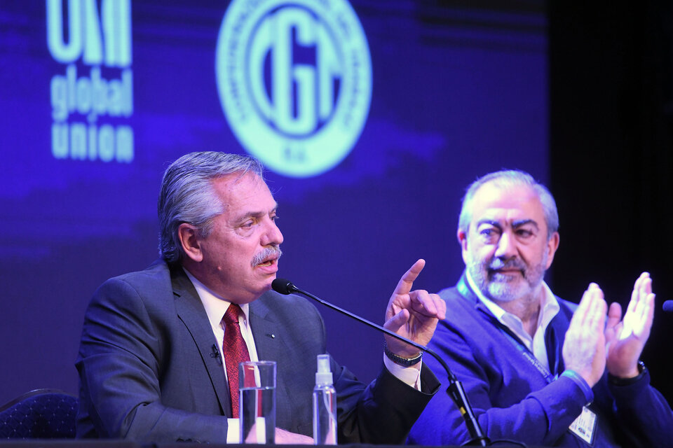 Alberto Fernández junto a Héctor Daer, en el congreso ordinario de Fatsa.