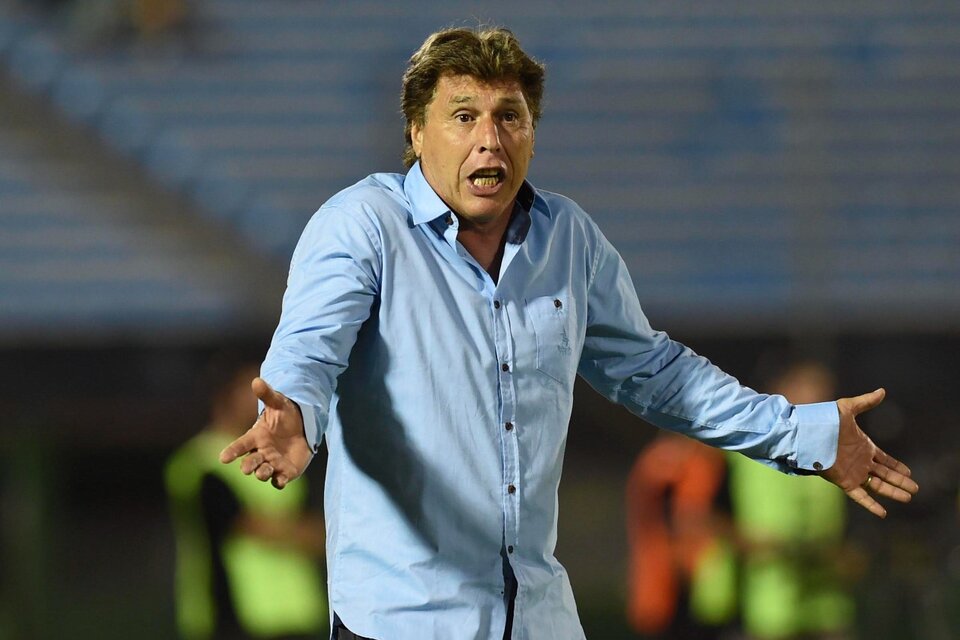 El entrenador uruguayo Juan Ramón Carrasco (Fuente: NA)