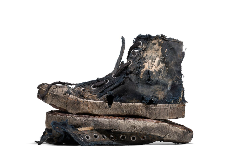 La colección limitada de zapatillas rotas y gastadas que lanzó Balenciada. Foto: web Balenciaga.